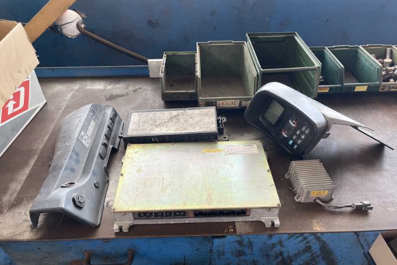 OmecoHub - Immagine NEW HOLLAND E215B